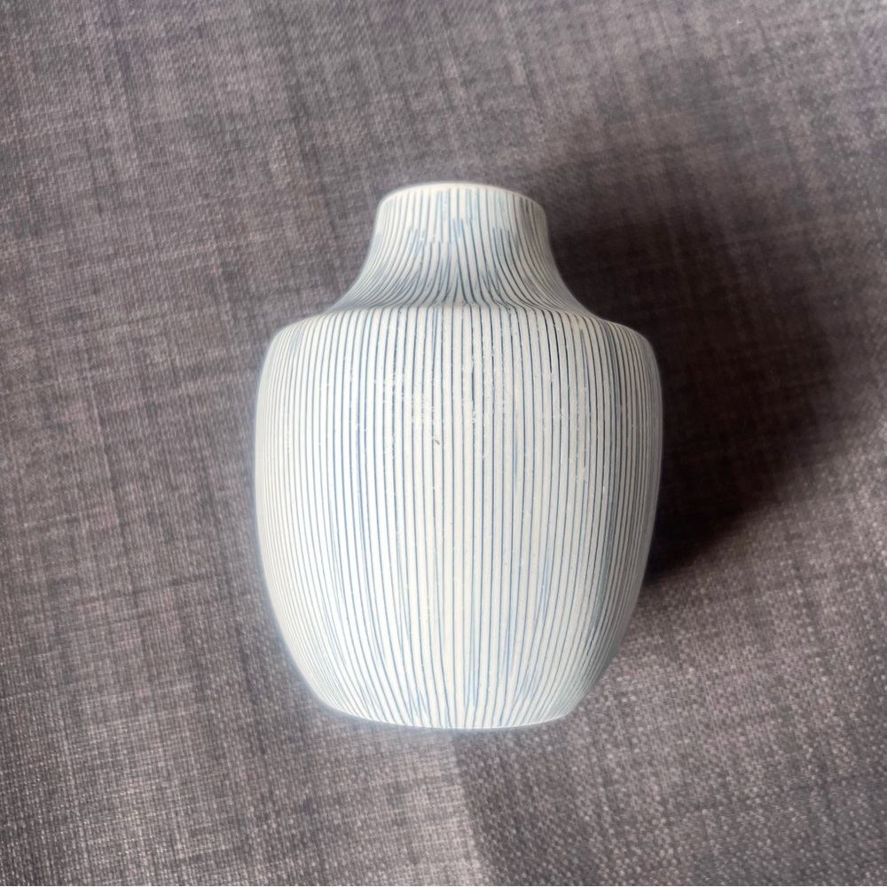 Inca mini bud vase Elegant Blue and White Striped porcelain made in Thailand - Picture 5 of 11